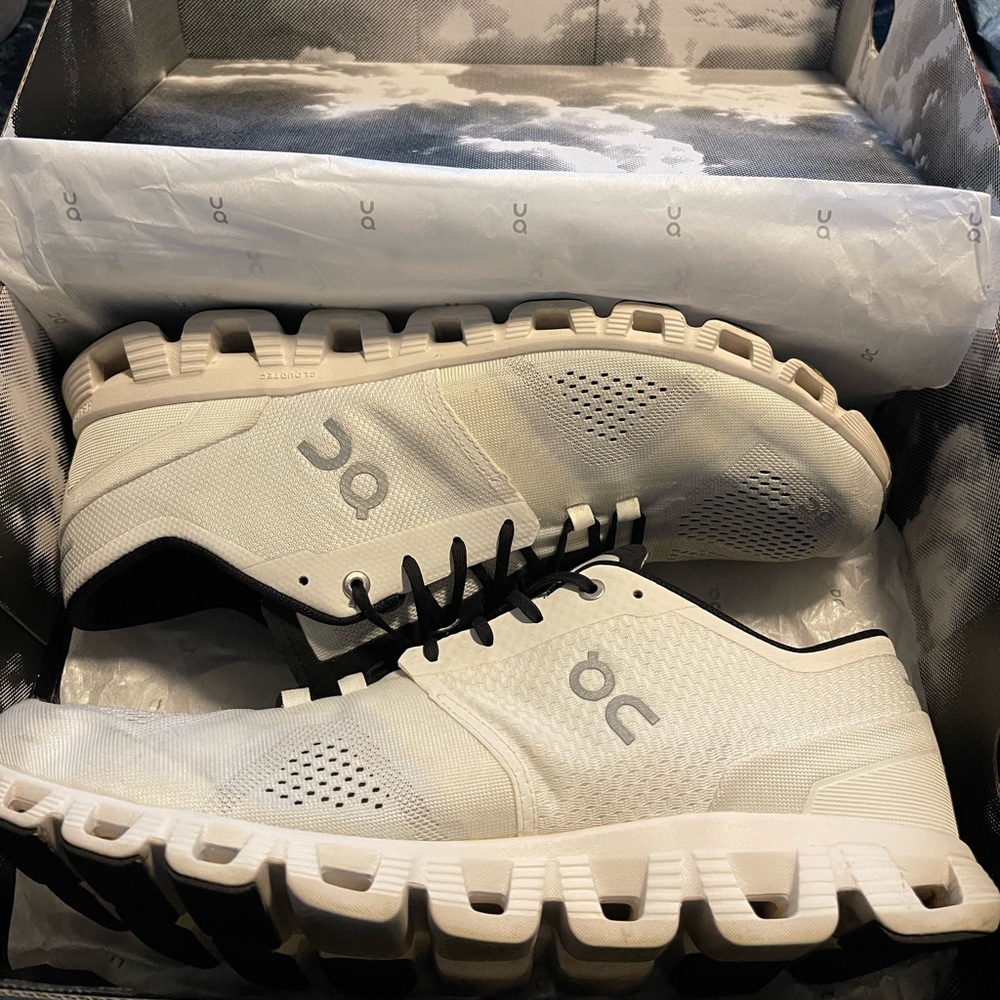 On cloud mens shoes